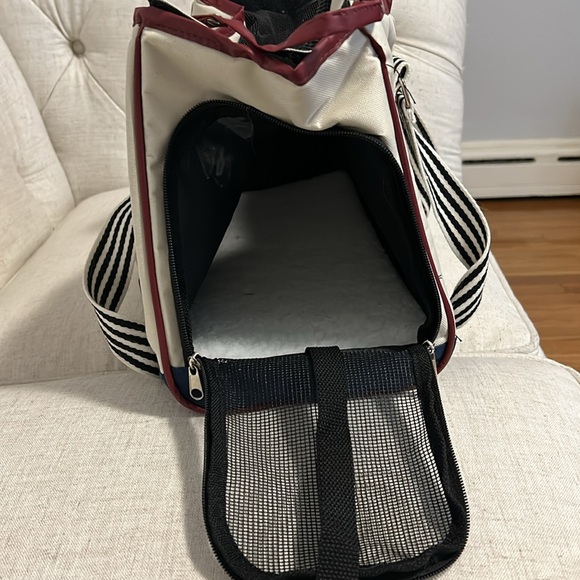 Adorable small pet carrier - Picture 3 of 10